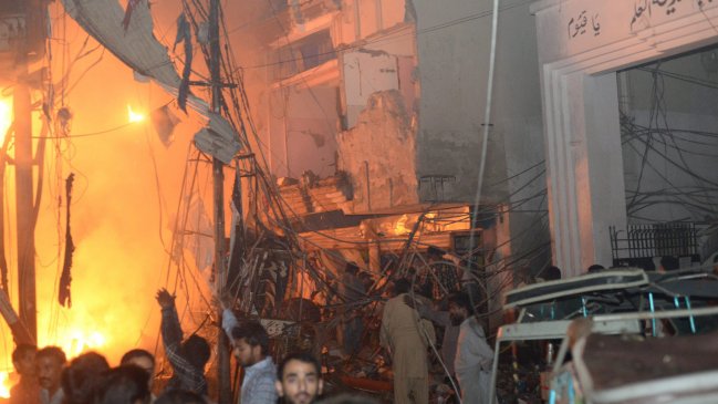 Pakistán: Atentado explosivo contra mezquita deja al menos 40 muertos