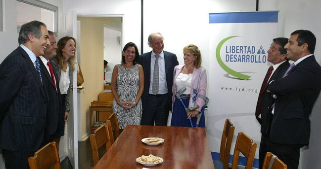 Sin acuerdo terminó reunión entre comandos de Allamand y Golborne