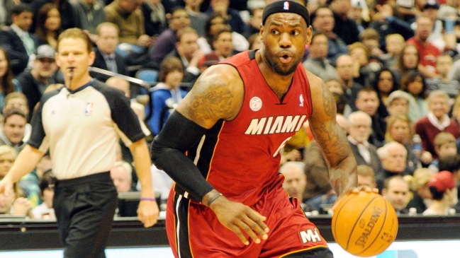 Dwyane Wade comandó el 15° triunfo seguido de Miami en la NBA