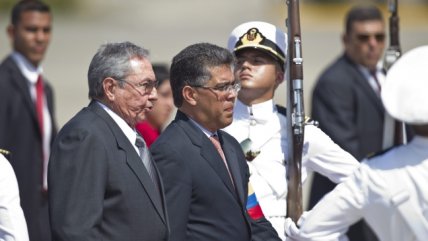   Raúl Castro ya está en Venezuela para despedir a Hugo Chávez 