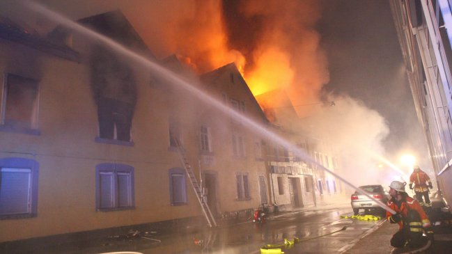 Siete menores y un adulto murieron en incendio en edificio en Alemania
