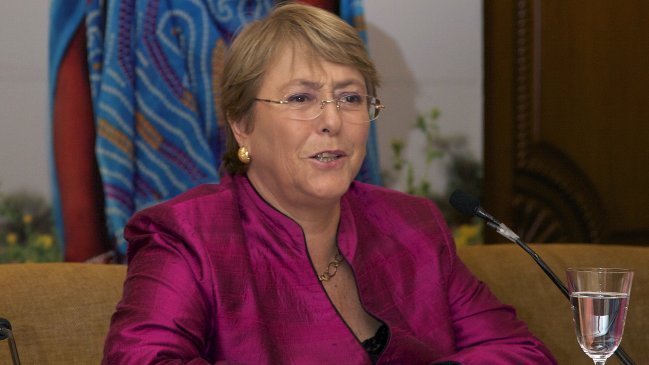 Ex vicepresidenta de la Junji acusó campaña para destruir imagen de Bachelet