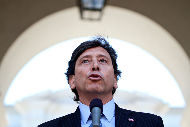 Golborne y eventual regreso de Bachelet: Dejemos de preocuparnos de si habló o no