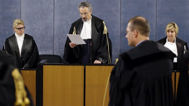 Fiscalía pidió juicio inmediato para Berlusconi por posible compra de votos