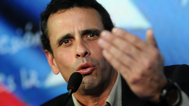 Capriles inscribió candidatura mediante un representante