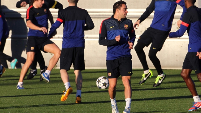 Xavi recibió el alta médica y asoma como titular para jugar ante AC Milan