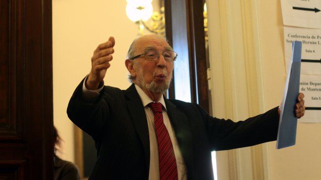 Senador Ruiz Esquide anunciará si repostula al Parlamento