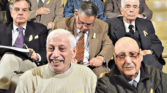 Militares procesados por DD.HH. lucieron escarapela vaticana