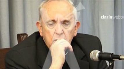   Clarín reveló video de Bergoglio interrogado por el secuestro de dos jesuitas 