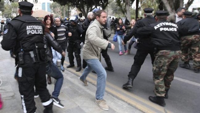 Chipre: Banco Central anunció reestructuración de importante entidad financiera