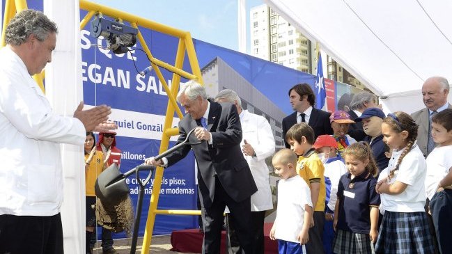 Presidente colocó primera piedra del nuevo hospital 
