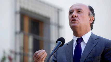 Dirigentes sociales entregaron firmas en apoyo a Hidroaysén