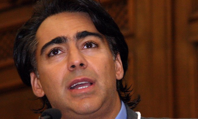 Enríquez-Ominami: Bachelet viene a salvar a la Concertación, no a Chile