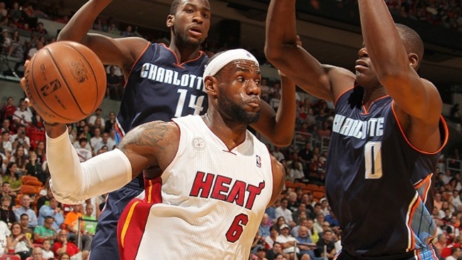 Miami Heat llegó a los 26 triunfos seguidos de la mano de James