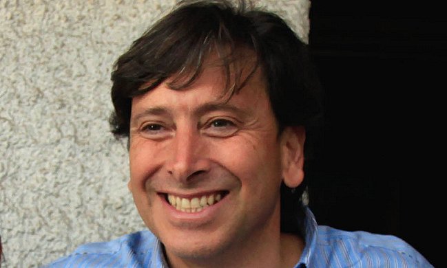 Golborne evitó criticar a Allamand por propuesta de bono para madres adolescentes