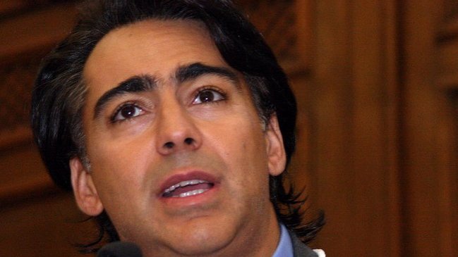 Enríquez-Ominami: Bachelet viene a salvar a la Concertación, no a Chile