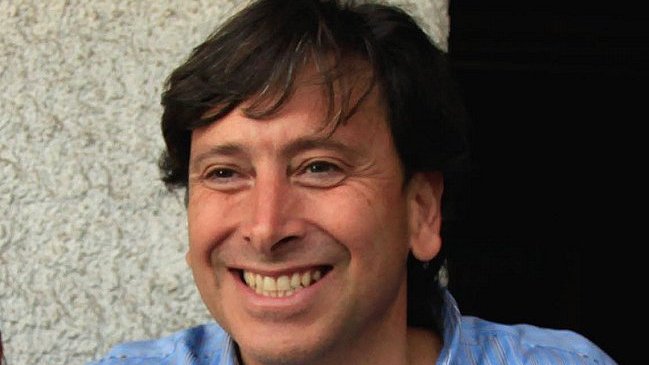 Golborne evitó criticar a Allamand por propuesta de bono para madres adolescentes