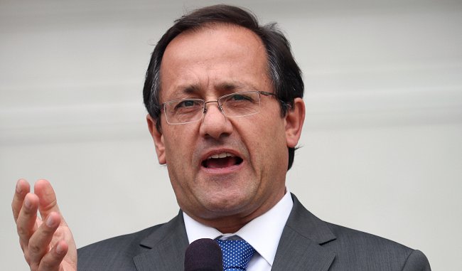 Ministro Beyer entregó texto de su defensa ante la acusación constitucional