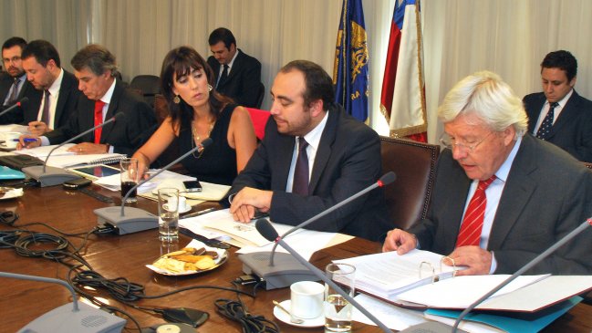 Acusación: Diputados inician evaluación con testimonios críticos a Beyer