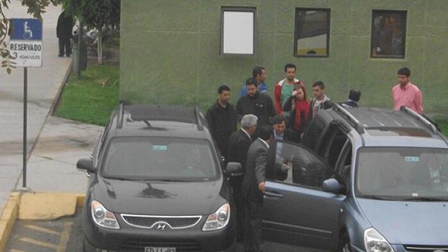 Golborne se disculpó por uso de estacionamientos de discapacitados