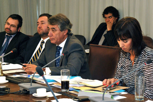 Piden inhabilitar a presidente de comisión que evalúa acusación contra Beyer