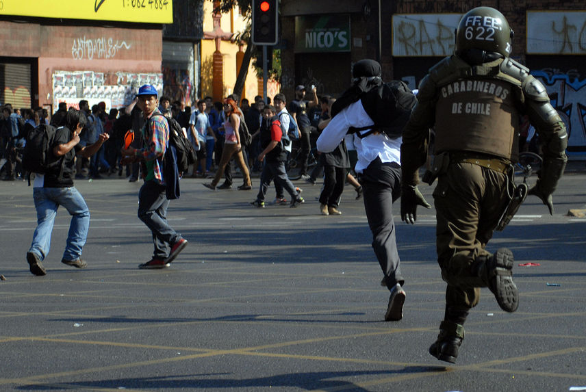 Ministro Chadwick rechazó los incidentes en la marcha estudiantil