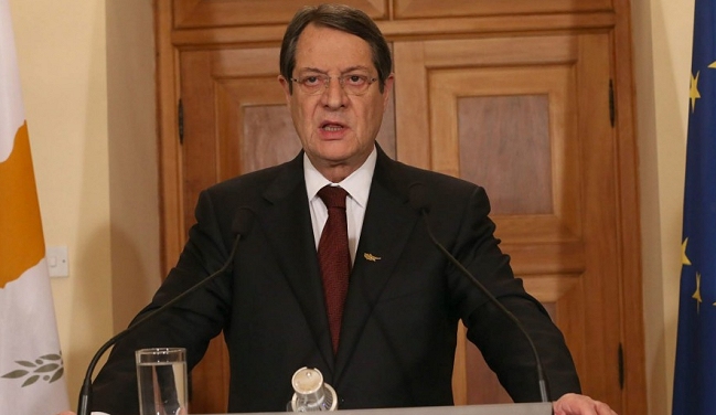 Presidente de Chipre y ministros acordaron bajar sus sueldos