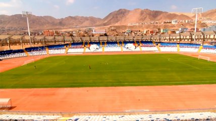   Mario Vener y Pedro Reyes muestran el nuevo estadio de Antofagasta 