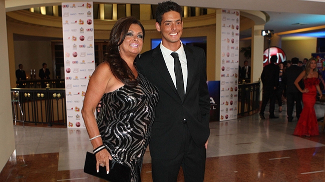 Mamá de Nicolás Massú graba su vida para proyecto de docureality