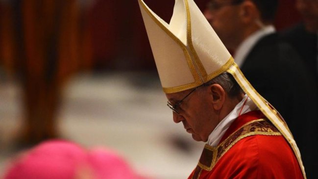 Papa Francisco: El rostro de la Sábana Santa se asemeja al de víctimas de la violencia