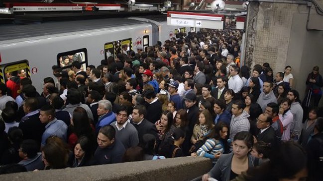 Falla técnica en Línea 1 generó colapso en estaciones de Metro
