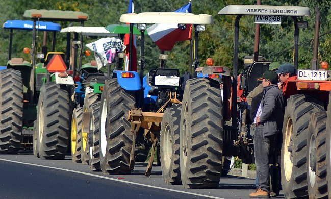 Agricultores volvieron a cortar la Ruta 5 Sur a la altura de Linares