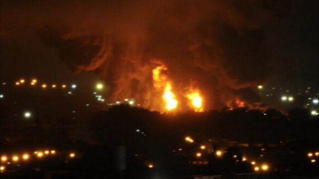 Incendio afecta a refinería de YPF en Argentina