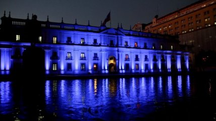 La Moneda se ilumina de azul por el Día Internacional del Autismo