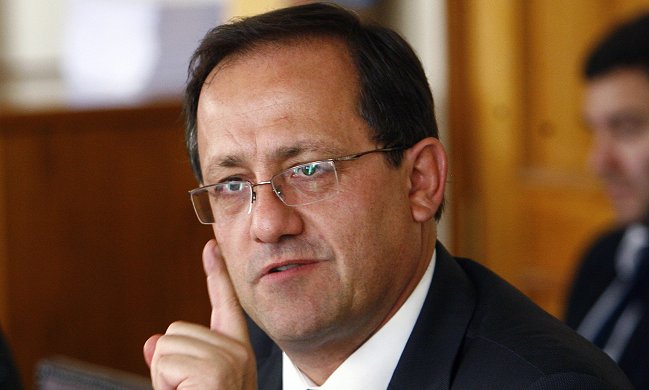 Diputados asistirán a votación sobre Harald Beyer tras duras críticas de sus pares