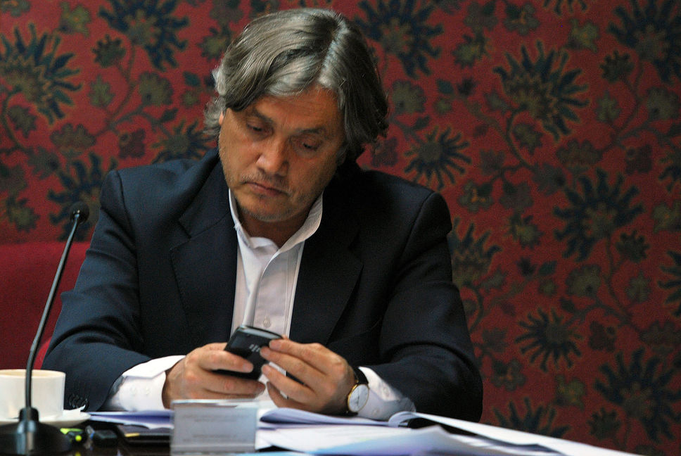 Senador Navarro denunció posible fraude al Fisco en proyecto habitacional de Coronel