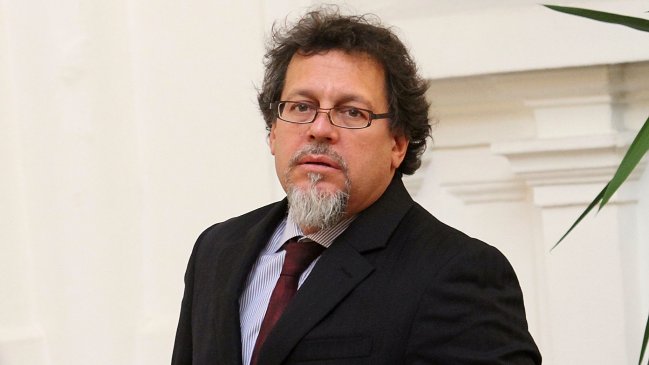 Lagos Weber: Piñera rebaja la institución presidencial