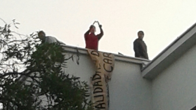 Subcontratistas realizan manifestación en el Liceo de Aplicación