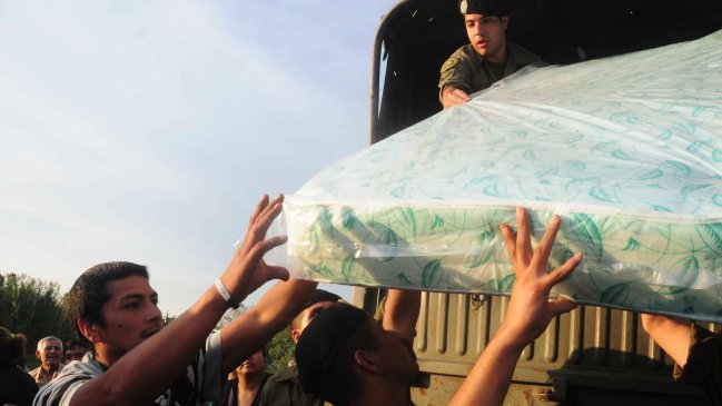 Presidenta argentina supervisa distribución de ayuda humanitaria tras lluvias