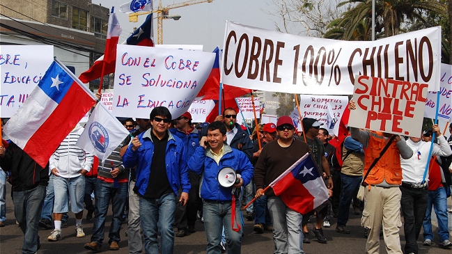 Trabajadores del cobre y de Fundación Integra paralizan actividades este martes