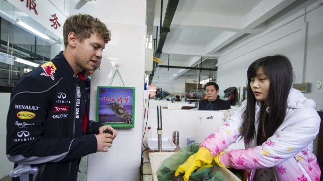 Vettel: Webber no se merece mi ayuda para ganar