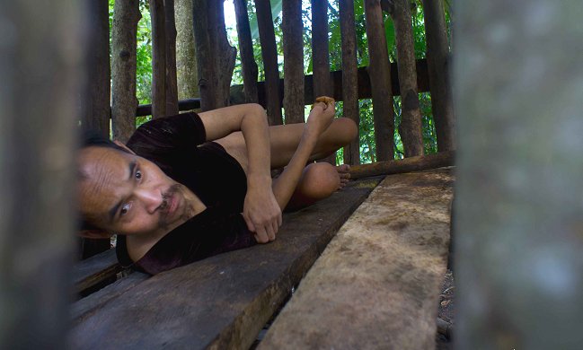 Miles de enfermos mentales viven encadenados en manicomios de Indonesia