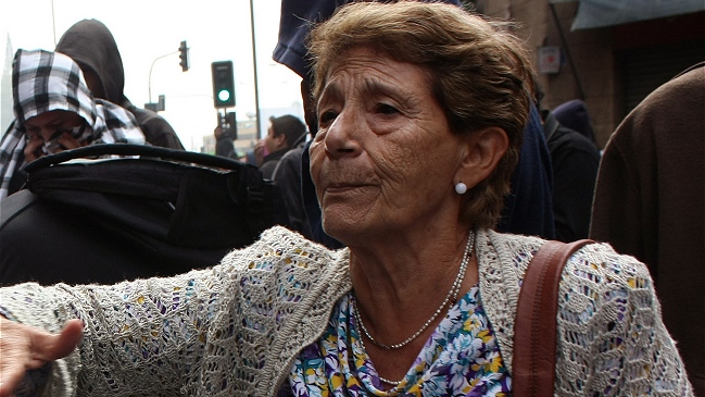 Mónica Araya: Encapuchados acusan amedrentamientos en poblaciones