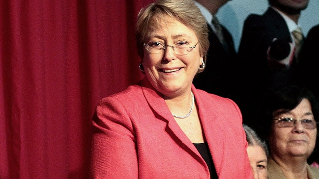 Bachelet presentará la próxima semana equipo que elaborará modelo para nueva Constitución