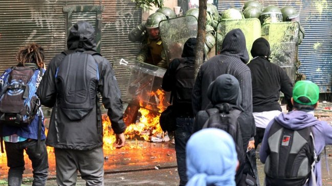 Intendente metropolitano fustigó el actuar de encapuchados en marcha estudiantil