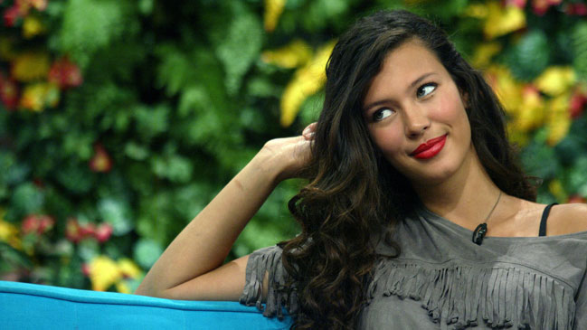 Michelle Carvalho sobre Alexis Sánchez: Todavía está pendiente de mí