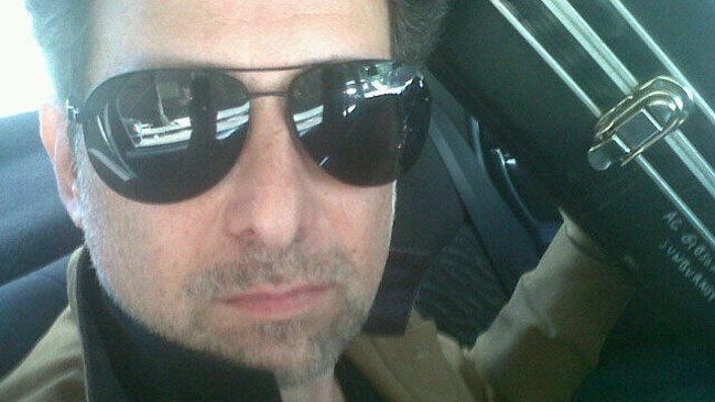 Calamaro generó airadas reacciones al publicar foto de su ex pareja desnuda