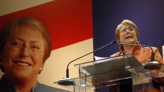 Cientista político: El beneficio de Bachelet es que la gente le cree
