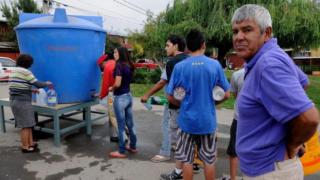 Aguas Andinas hará millonaria compensación por cortes masivos de agua