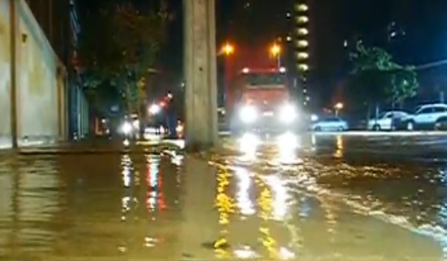 Aguas Andinas afronta rotura de matriz en Ñuñoa